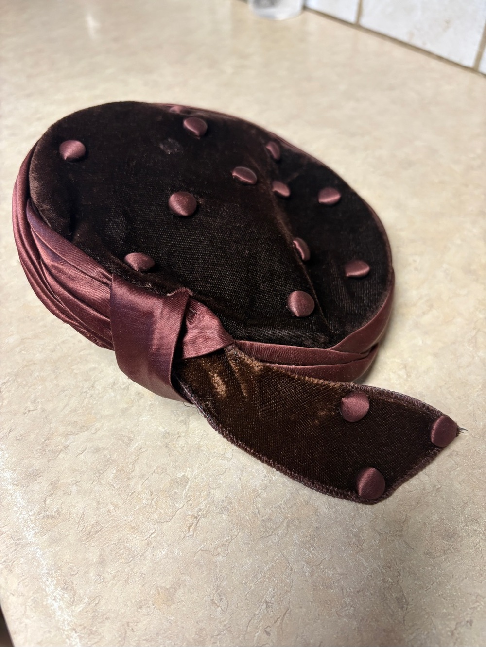Women’s Brown Velvet Button Accent Headpiece Mid Century 1940’s 50’s